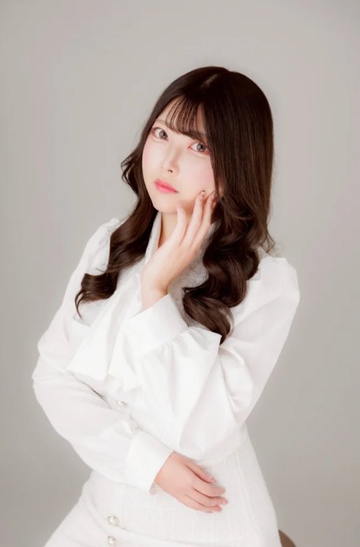 Snack Violet スタッフ — 白いワンピースのスタッフ